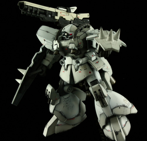 ani-plamo:  1/144 HGBFT Dom R35 Customby komonoya - [blog]