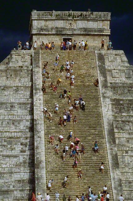  The Mayan pyramid of Kukulkan at Chichen Itza - Yucatan Peninsula, Mexico 