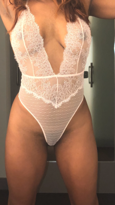 ambersmithxoxo:  What y’all think? 🤔 Too small or just right? @phatpusluvr