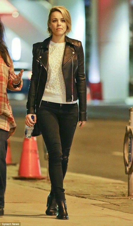 theforestofthenight:I just watched Disobedience and now Rachel MacAdams is walking down Toronto like this