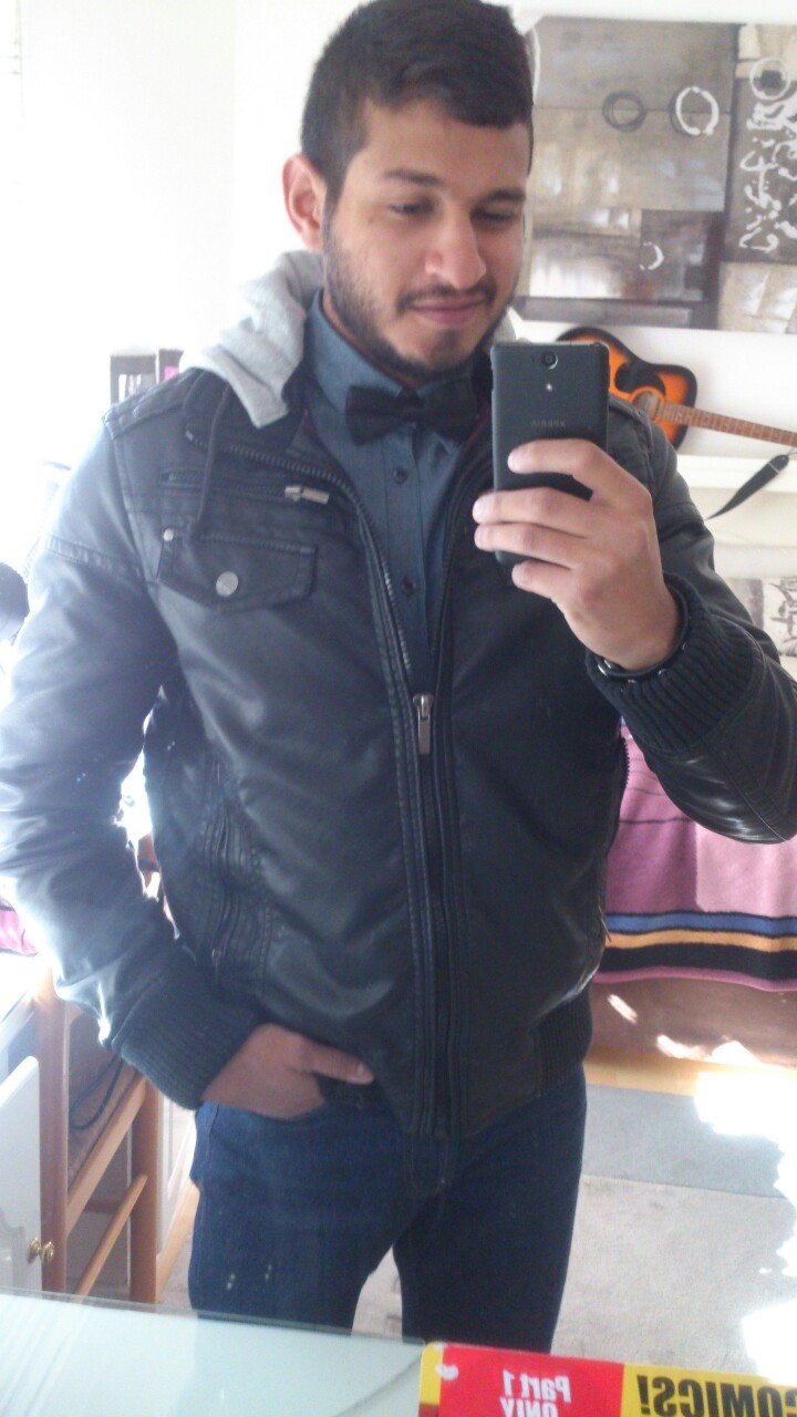 nevergoingbackthere:  Off to play with lions and cheetahs and hyenas and other dangerous