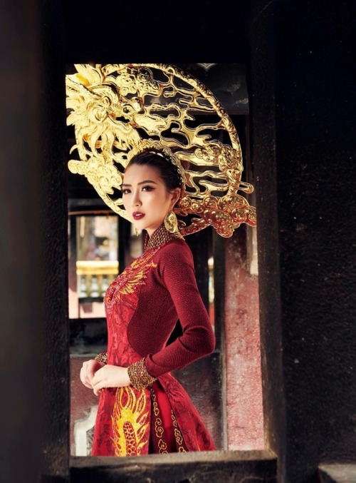 Miss Intercontinental Vietnam 2017 is in her national costume photoshoot. Quốc phục là chiếc 