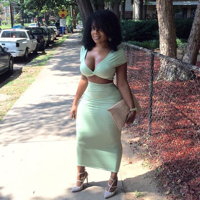 ratedthickent:   DUH DUH DUH DUH DAYUM👀