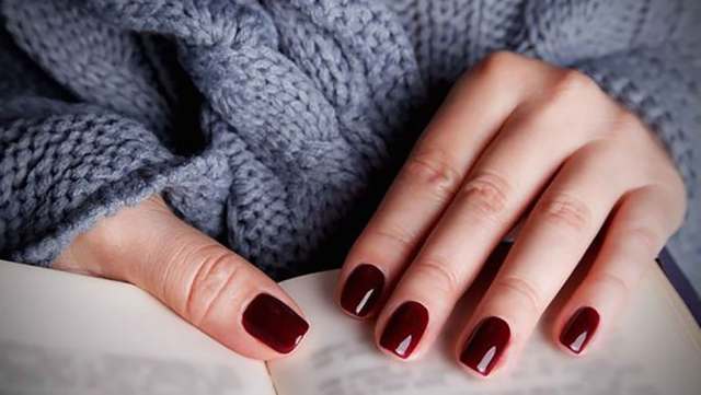What are SNS nails? Everything you need to know about SNS nails.