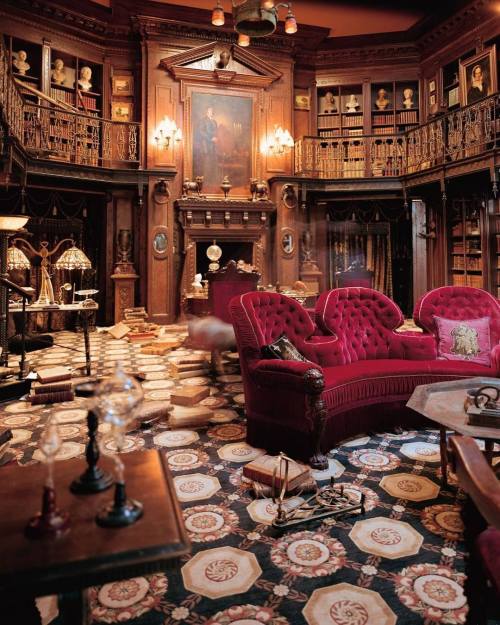 steampunktendencies:The Study Set from the Haunted Mansion.