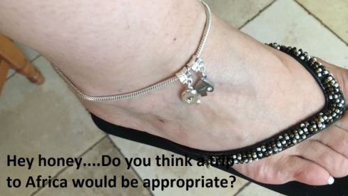 sexy-jewels:Real Pic of my Doctor wife The anklet tells a tale! To those in the know an anklet on a 