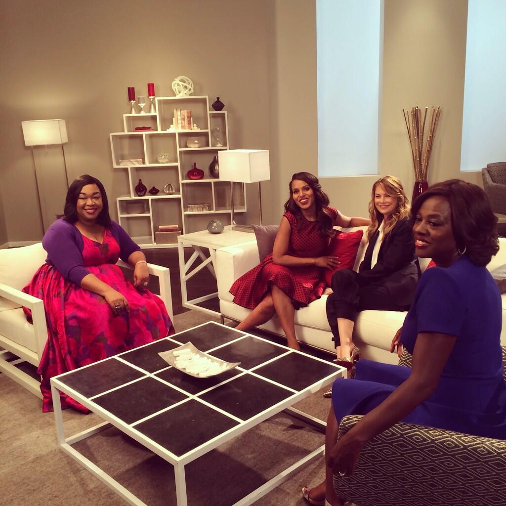 howtogetawaywithmurderitalia:  Shonda Rhimes insieme ai suoi 3 diamanti: Viola Davis,
