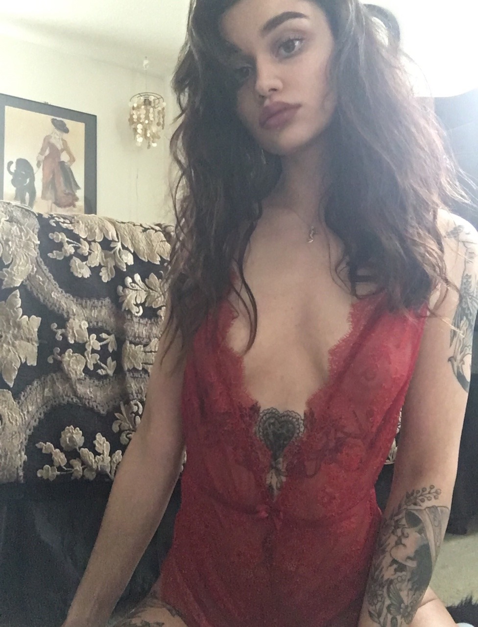 silkslut:  Been a while since I’ve posted a selfie so 🥀