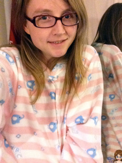 twistedfrosts:  rileybbq:  happy holiday snuggle suit ~ stay warm lovers &lt;3   Hnggg Riley continues with the cuteness :3 