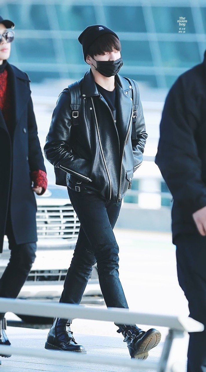 Jungkook in leather jackets 🖤