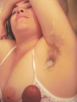 Cum on hairy armpits / gicle sur mes aisselles