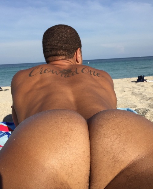 visionofexxxtasy:  differentstrokes15:  Ass was the first thing I saw when I hopped on here 👀  VisionOfExxxtasy.tumblr.com 