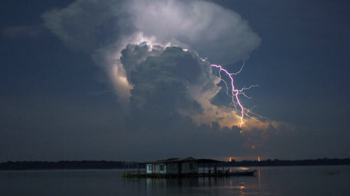 sixpenceee:Pictures of Catatumbo Lightning“Catatumbo lightning” refers to continuous (high frequency