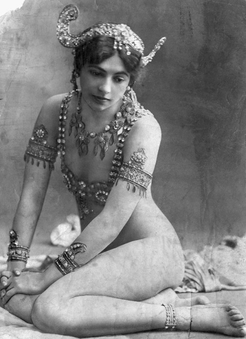 retrogasm:  Mata Hari adult photos