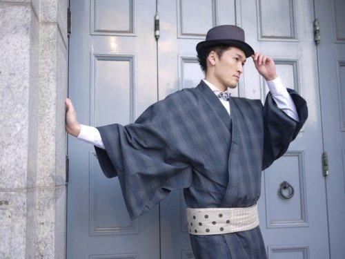 Dapper gentleman! I love this style so much: kimono goes well with shirts, bow ties and hats! (outfi