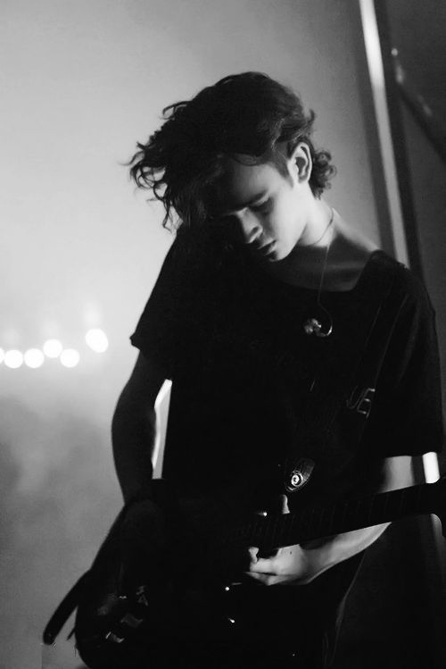 maadiissun: Being lonely doesn’t mean having no one next to you, it means feeling sad at night and r