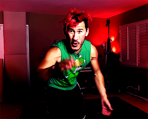 bekadmfb:  I love Mark’s Rugrats tank, don’t you?(I have no excuses)