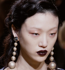 driflloon:  sora choi  @ marni fw16   