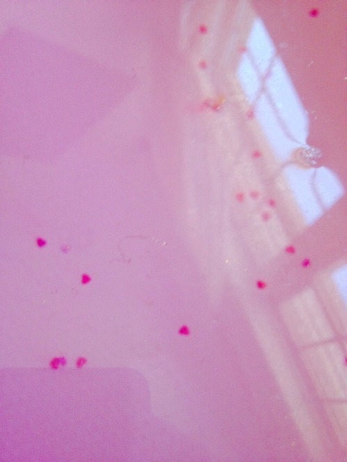 Porn photo mcr-ierotoroway:  Pink bath bomb from Lush