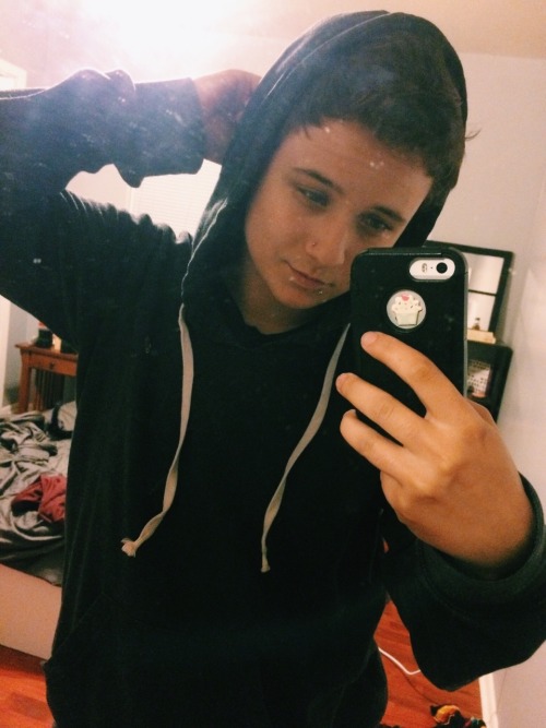 holdyourpants: appypollyloggyy: My favorite hoodie Dang look at that handsome dude.