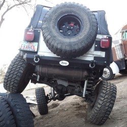 tombstone-actual:  jeepbeef:  #flex that !!! @frankyjeep  What bumper is that?