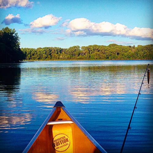 And the living’s easy. #Minneapolis #Minnesota #lakelife #fishing #paddle #canoeing @wenonahca