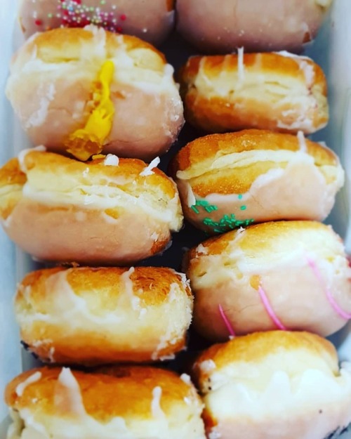 #sweet #sweets #berliner #donuts #fried #yummy #sweettooth #sugar #glazed #glazeddonut #food #foodst