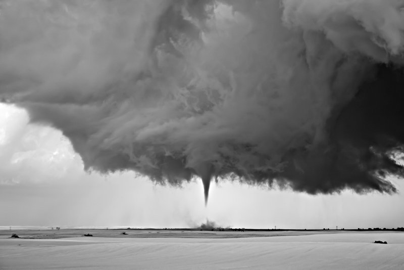 staceythinx:When clouds get dark and menacing, photographer Mitch Dobrowner is often