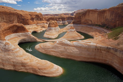 unrar:  A boat traces the curves of Reflection Canyon, part of Glen Canyon, Utah, Michael Melford.  