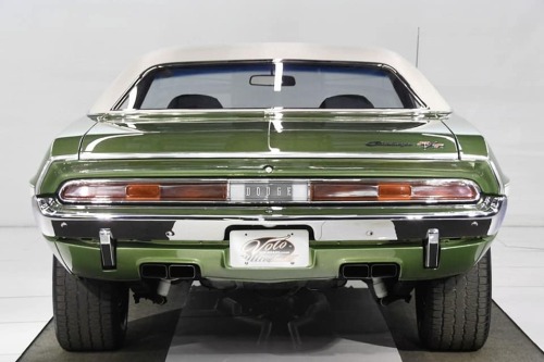 jacdurac: Beautiful 1970 Dodge Challenger …  383 Magnum  4spd