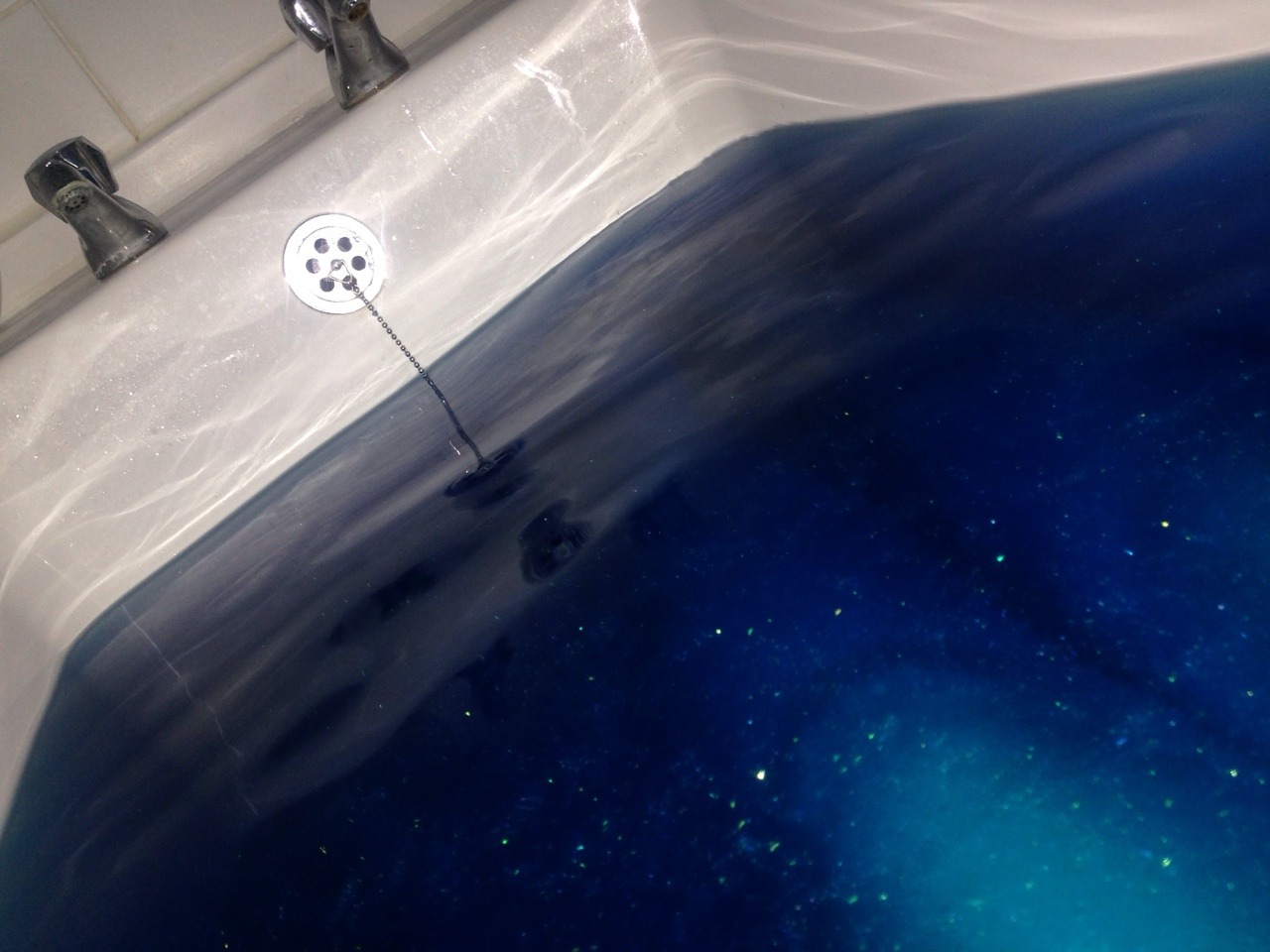 trashyprxncess:  IM SO IN LOVE//EVERYTHING IS BLUEEEEE HER BATH HER HANDS HER JEANS