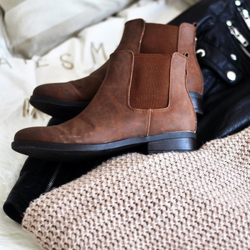 evincibly:brown ankle boots