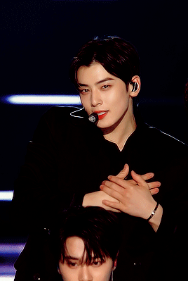 dazzlingkai:  (191013) sbs super concert ♡ eunwoo ; all night