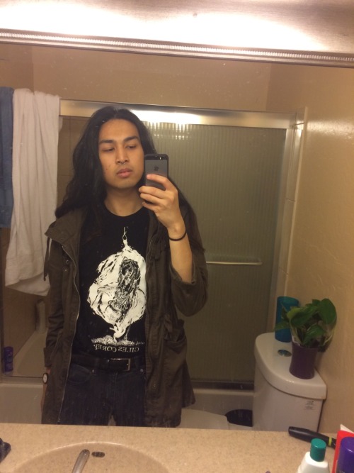emptinesseatsthewitch:  @nkb-girl im Naturally Blurry  u have such good style
