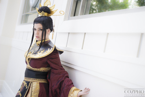 lisa-lou-who:  Firelord Azula from Avatar: The Last Airbender! This is an original design, inspired by the robes worn by Ozai and Izumi. Someone pointed out to me that I have the dress crossing over the wrong way (my Cersei pattern I used had it cross