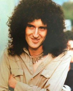 debdarkpetal:Queen at Hyde Park in London, September 18, 1976.© @roqermtaylor on Instagram. 