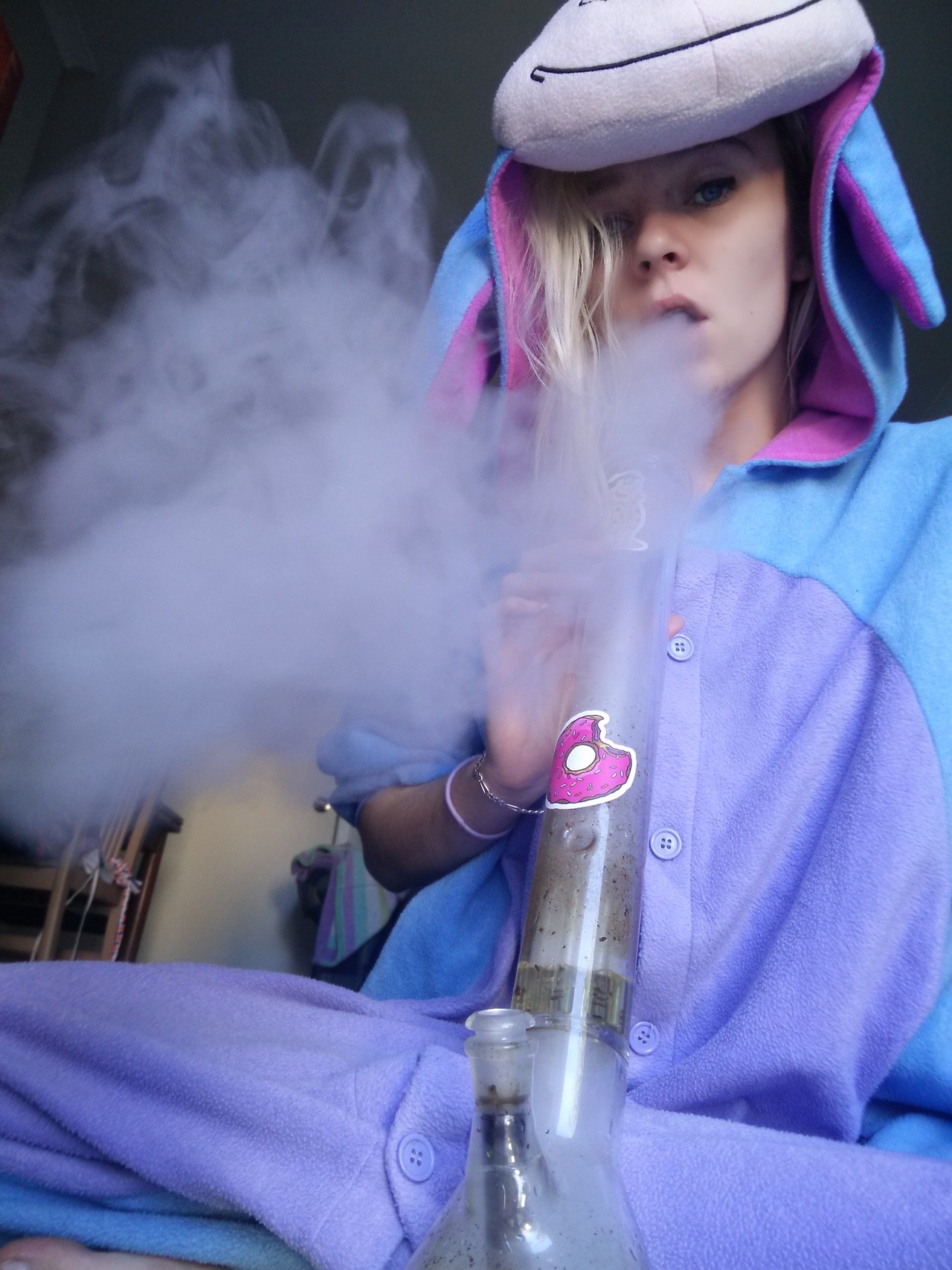 big-kid-now:  awww the first morning i woke up with my big bong 