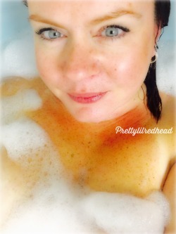 prettylilredhead:  Some wet Wednesday bubble bath pics for you all…