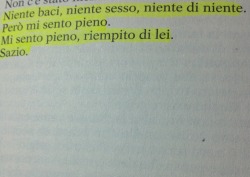 noisismoinfinito:“Niente baci,niente sesso,niente di niente.  Però mi sento pieno.  Mi sento pieno,riempito di lei.  Sazio.”