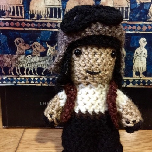 Dr. Aphra digging up the past. For @heatherantos #starwars #starwarscrochet #amigurumi #crochetaddic