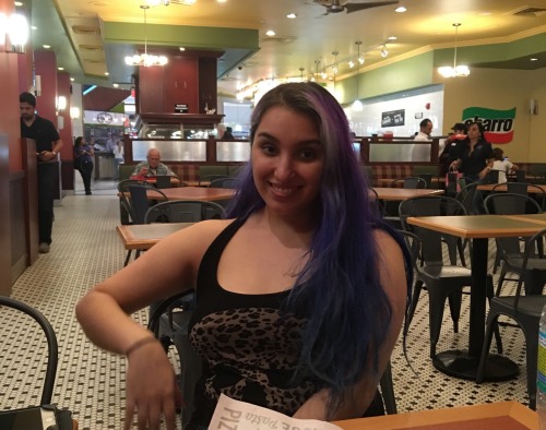 spockscool:  Nancy just loves flashing in public places now that’s my kinda girl 😀