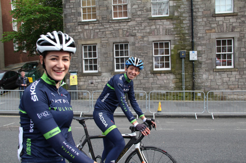 womenscycling: Penny Rowson and Helen Wyman, before the Edinburgh Tour Series (by knautia) Click thr