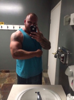 paloer:  Monster beefy daddy has a thick