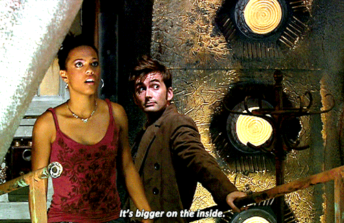 arthurpendragonns:Doctor Who | 3x01 “Smith and Jones”