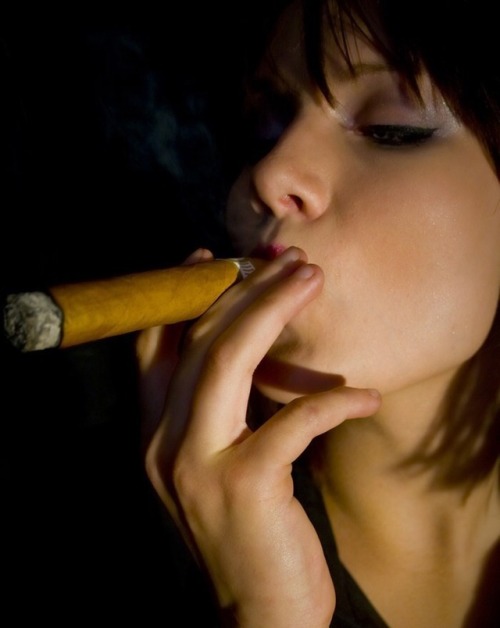 XXX CIGAR Capnolagnia Female Smoking Fetish (NSFW photo