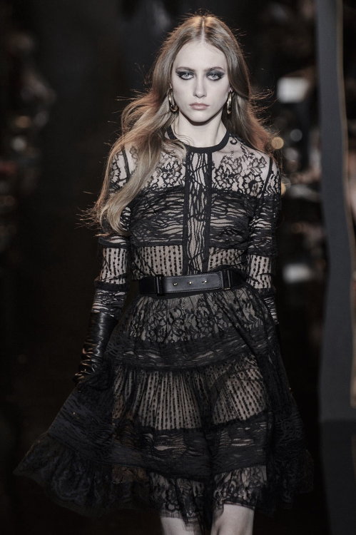 fashiondailymag: flirty lace.. fall 2015 PFW runway highlights elie saab(fdmLOVES edits)[ph fashionw