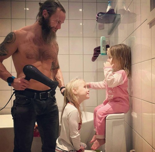 I don’t want children, I just want my guy to be a dad :) that’s just so sexy…