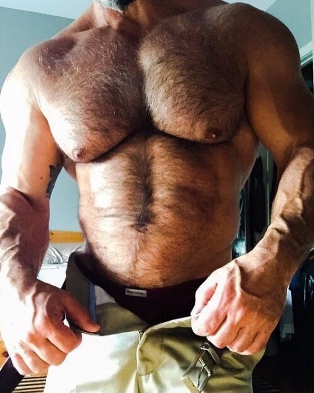 trianglealphadad: woofbears-dot-com:    So fucking virile  