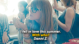 flawlesstew:Grease AU - Taylor Swift plays Sandy, and Kristen Stewart plays Danni (Danny). [Insp]