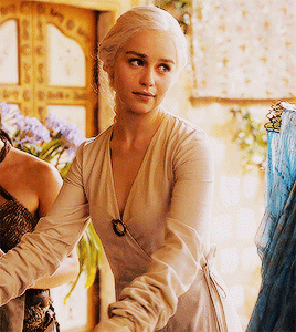 benjaminbarnes:Dany’s Looks – Season Twofor @oberynmartell